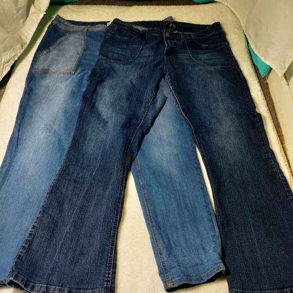 2 pairs of jeans/est. 1946 denim and dots jeans. - Picture 2 of 16